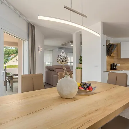 Casa vacanze 3 Bedroom In Labin (Istria)